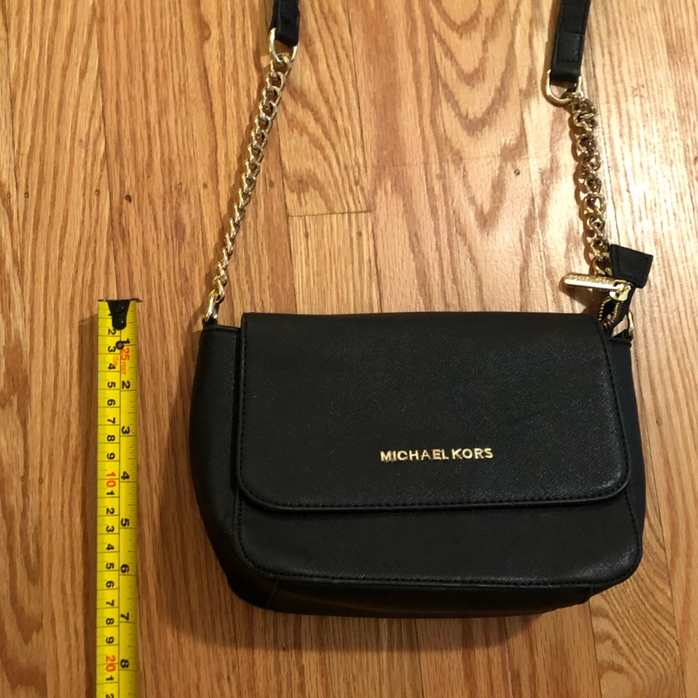 Michael Kors black crossbody with gold details - Picture 10 of 12